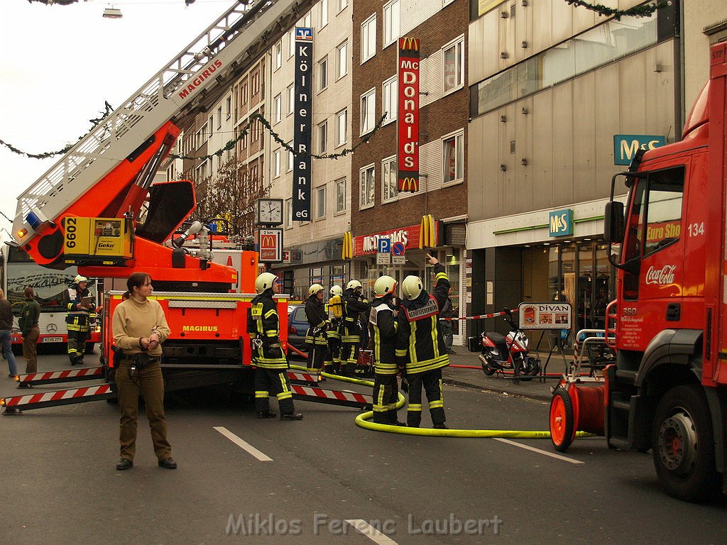 Feuer Koeln Muelheim Frankfurterstr Wiener Platz P60.JPG